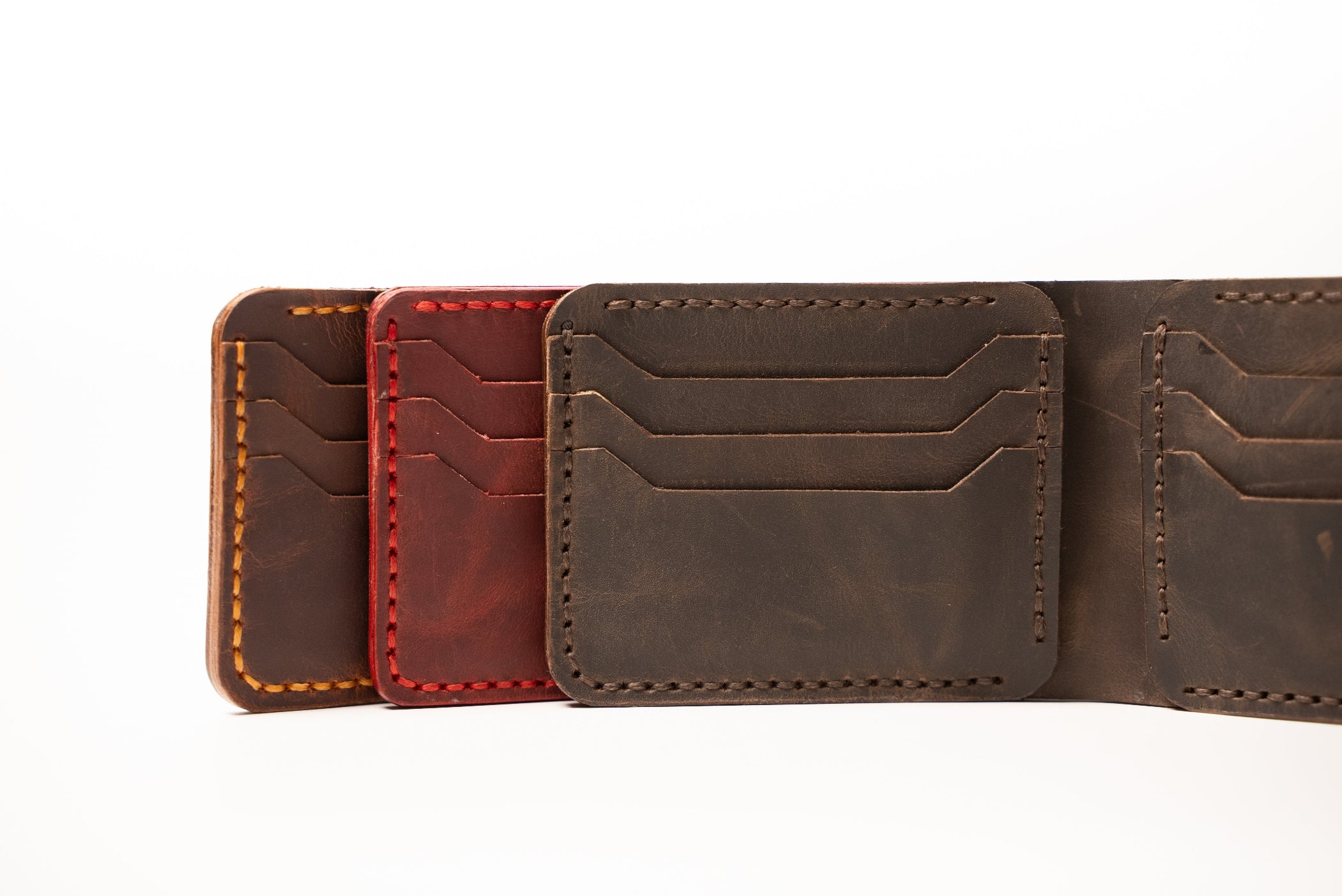 Royal Men's Genuine Leather Bi-Fold Wallet | 8 Card Capacity.